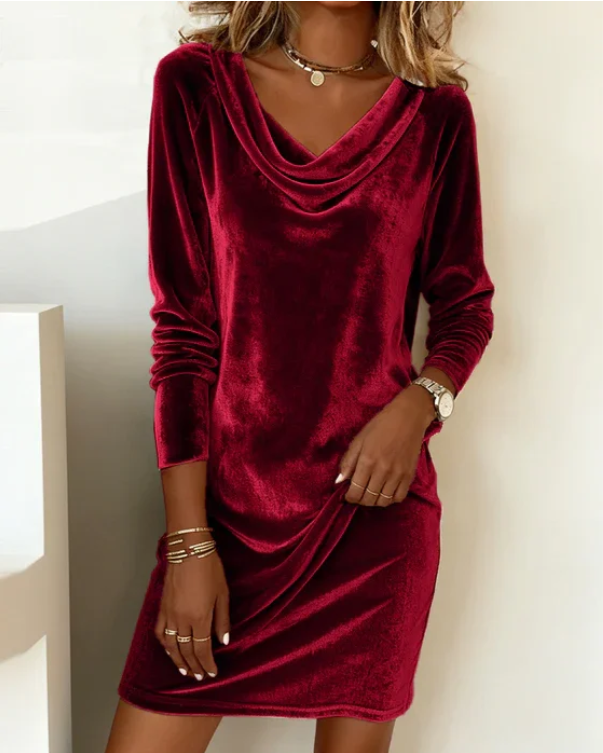 ELORA – Loose-Fit Velvet Dress