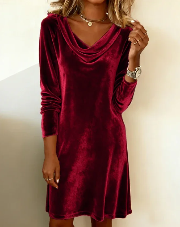 ELORA – Loose-Fit Velvet Dress